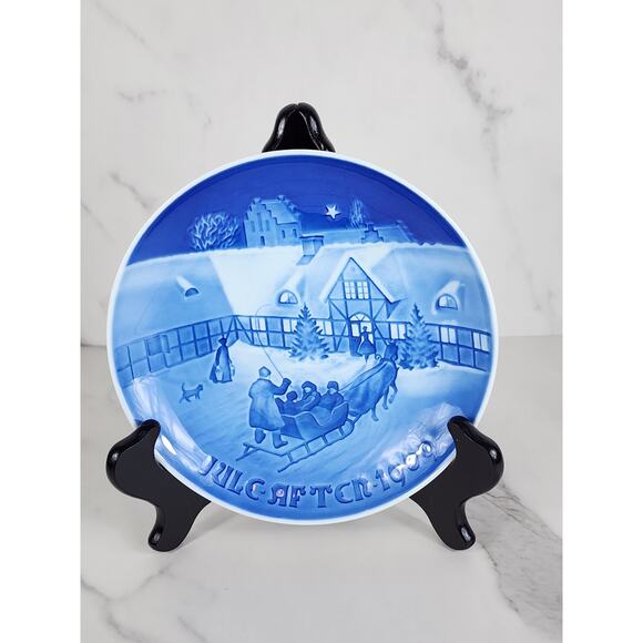 Royal Copenhagen Arrival of Christmas Guests 1969 Wall Decor Blue Plate 7" Vtg - Picture 1 of 13
